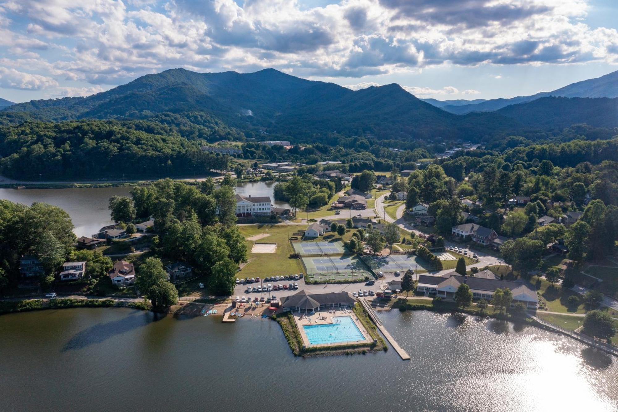 English Roses Lake Junaluska Ngoại thất bức ảnh